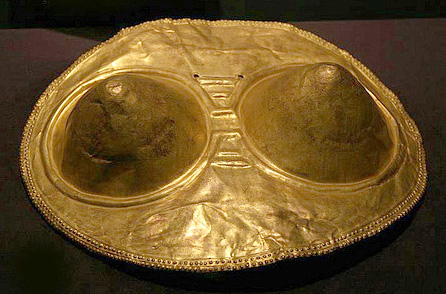 breastplate with tapered female breasts